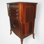 Armoire en bois classique