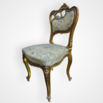 كرسي خشبي كلاسيكي